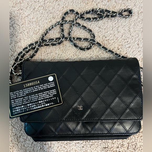 Host Pick Vintage Chanel Wallet on a Chain - Picture 4 of 17